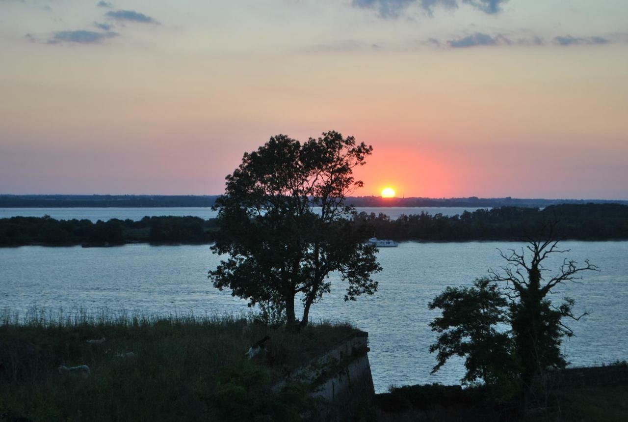 Auberge Du Porche Blaye Zewnętrze zdjęcie